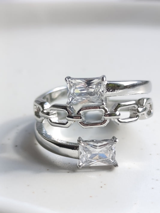 Ασημί stainless steel δαχτυλίδι με chain σχέδιο και τετράγωνα ζιργκόν